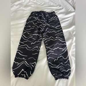 Brand new, never worn. Toddler waterproof, fleece lined snow pants. Size 4T